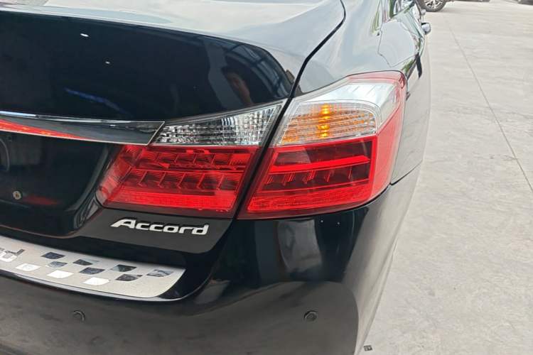 Used Honda Accord 2015 2.0L LXS Elite Edition Right Rear Taillight