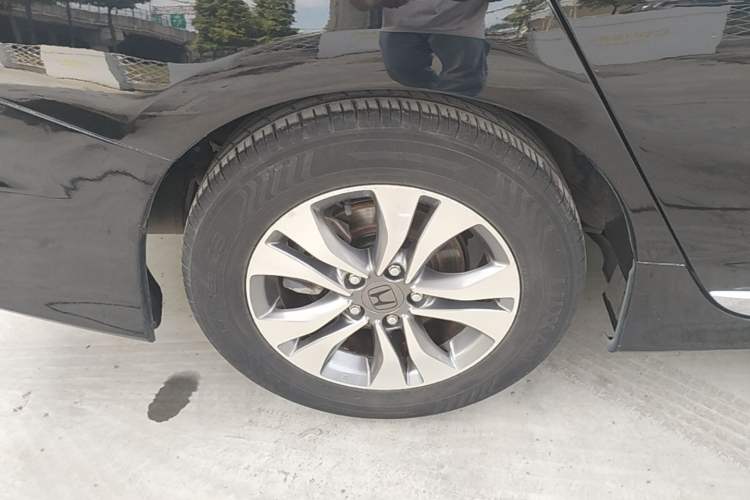 Used Honda Accord 2015 2.0L LXS Elite Edition Right Rear Wheel Hub