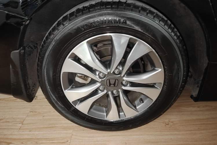 Used Honda Accord 2015 2.0L LX Comfort Edition Right Rear Wheel Hub