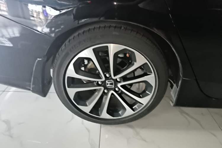 Used Honda Accord 2015 3.0L VTI Prestige Edition Right Rear Wheel Hub