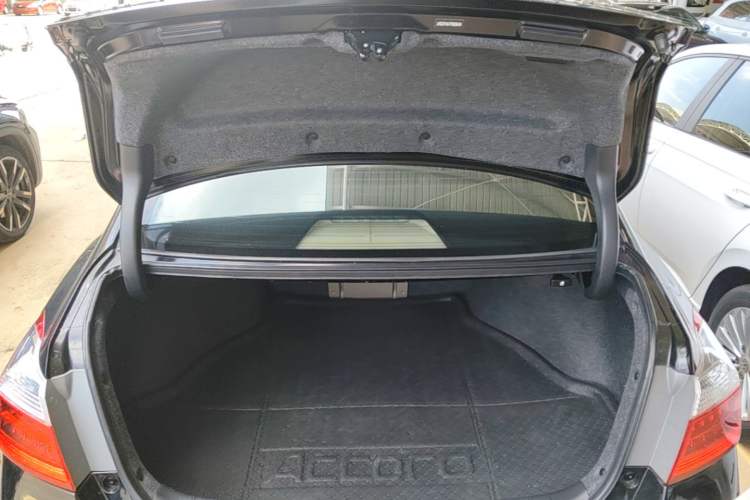 Used Honda Accord 2015 2.0L LX Comfort Edition Trunk