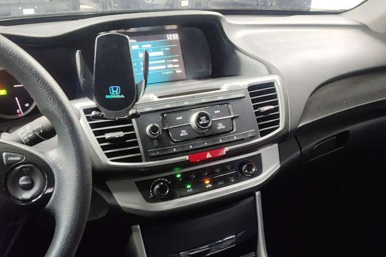 Used Honda Accord 2015 2.0L LX Comfort Edition Audio And AC Panel