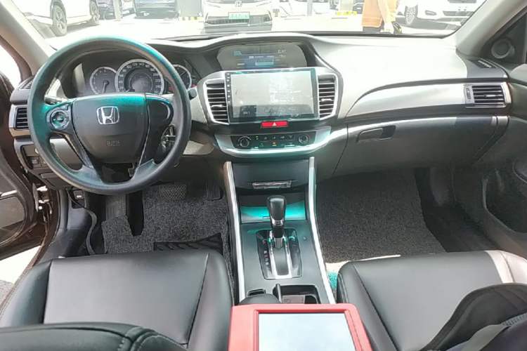 Used Honda Accord 2015 2.0L LX Comfort Edition Center Console