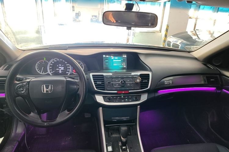 Used Honda Accord 2015 2.0L LX Comfort Edition Center Console
