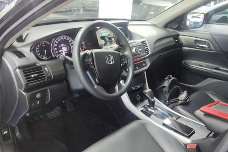 Used Honda Accord 2015 2.0L LX Comfort Edition Center Console