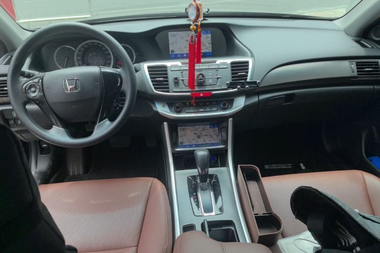 Used Honda Accord 2015 2.0L LX Comfort Edition Center Console