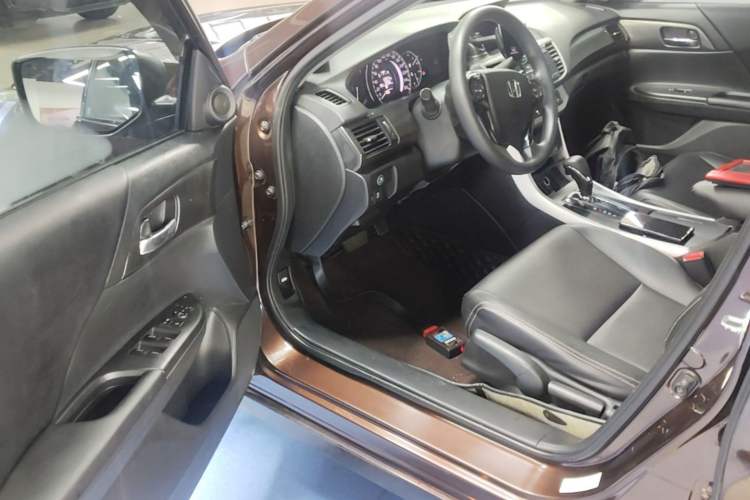 Used Honda Accord 2015 2.0L LX Comfort Edition Driver Seat