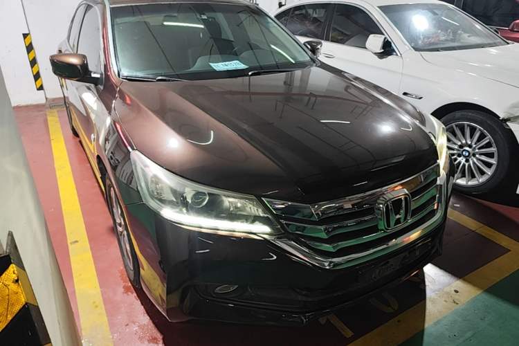 Used Honda Accord 2015 2.0L LX Comfort Edition Front Right 45 Deg