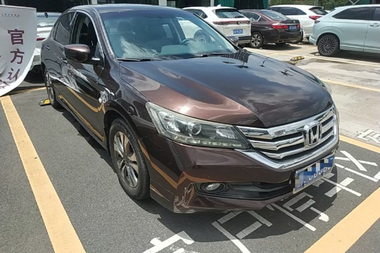 Used Honda Accord 2015 2.0L LX Comfort Edition Front Right 45 Deg