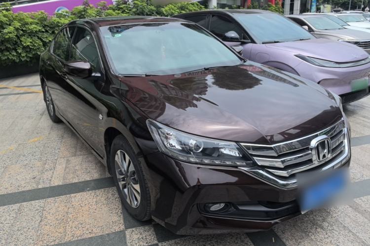 Used Honda Accord 2015 2.0L LX Comfort Edition Front Right 45 Deg