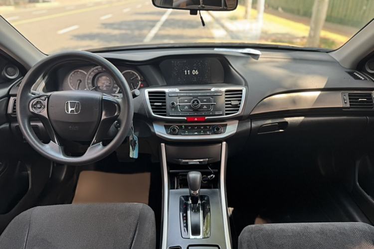 Used Honda Accord 2015 2.0L LX Comfort Edition Interior 1
