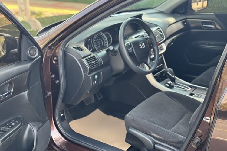 Used Honda Accord 2015 2.0L LX Comfort Edition Interior 2