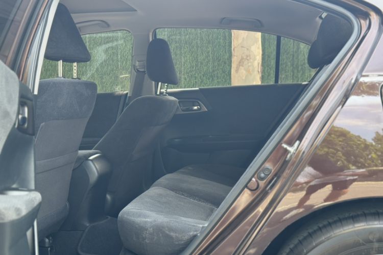 Used Honda Accord 2015 2.0L LX Comfort Edition Interior 3