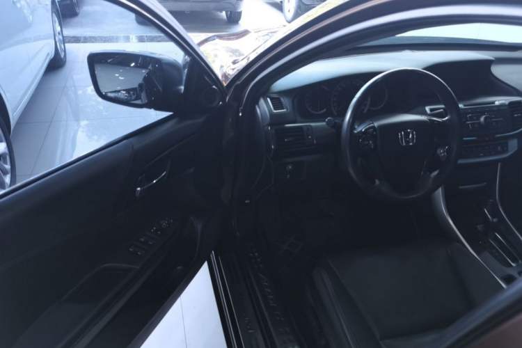 Used Honda Accord 2015 2.0L LXS Elite Edition Interior 4