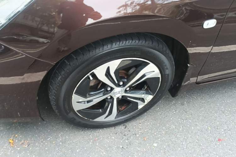 Used Honda Accord 2015 2.0L EX Luxury Edition Left Front Wheel Hub