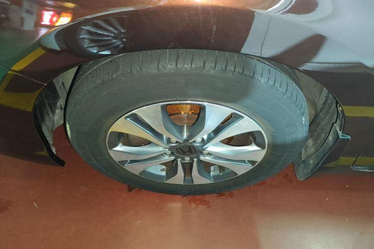 Used Honda Accord 2015 2.0L LX Comfort Edition Left Front Wheel Hub