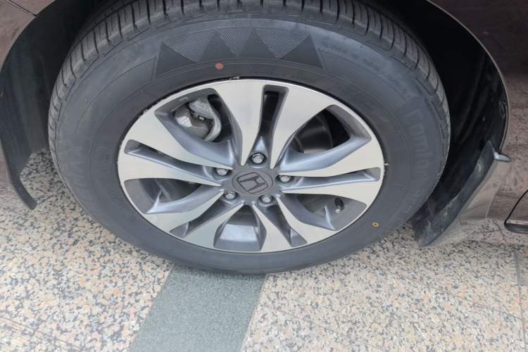 Used Honda Accord 2015 2.0L LX Comfort Edition Left Front Wheel Hub