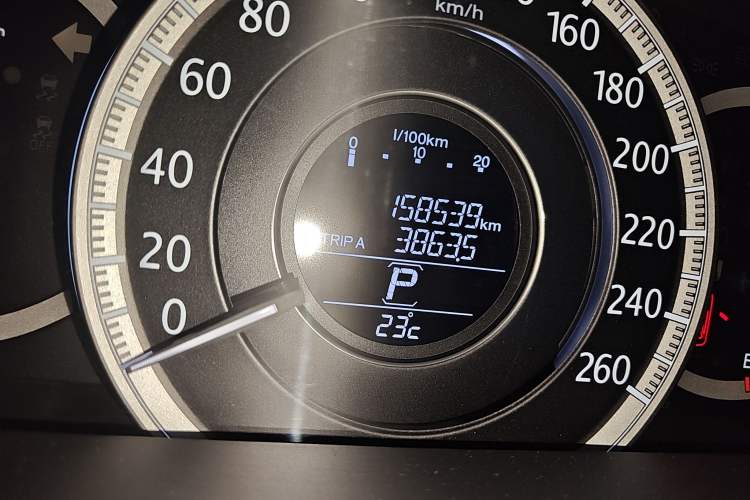 Used Honda Accord 2015 2.0L LX Comfort Edition Odometer Close Up