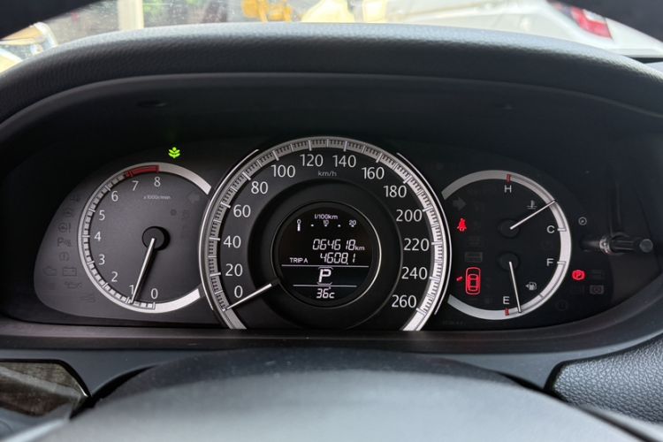 Used Honda Accord 2015 2.4L EX Luxury Edition Odometer Close Up