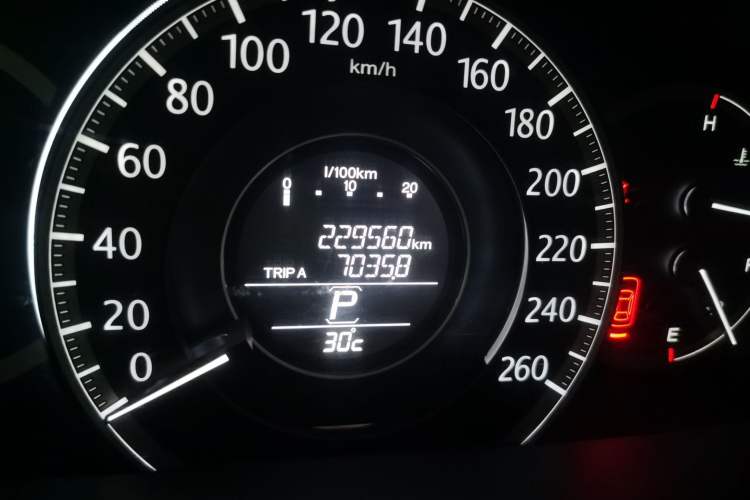 Used Honda Accord 2015 2.0L LX Comfort Edition Odometer Close Up