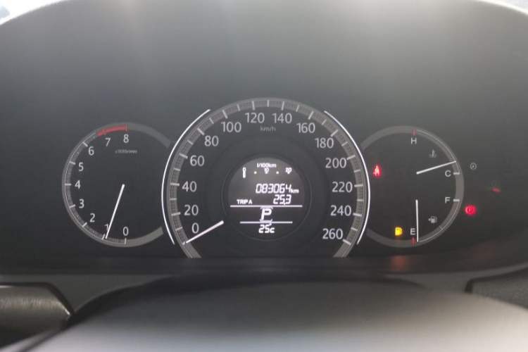 Used Honda Accord 2015 2.0L LXS Elite Edition Odometer Close Up