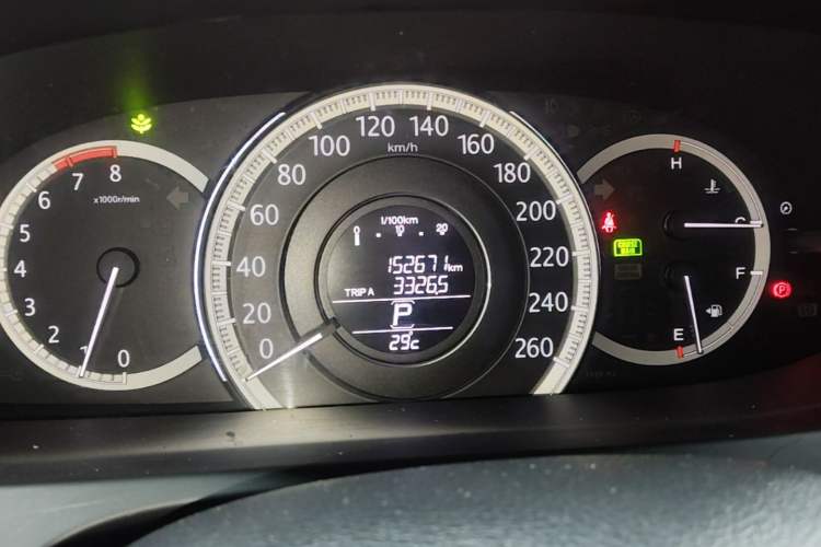 Used Honda Accord 2015 2.0L LX Comfort Edition Odometer Close Up