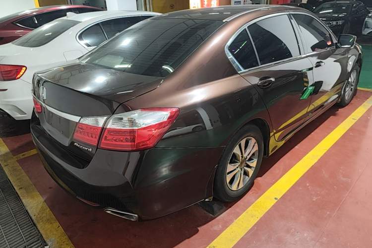Used Honda Accord 2015 2.0L LX Comfort Edition Rear Right 45 Deg