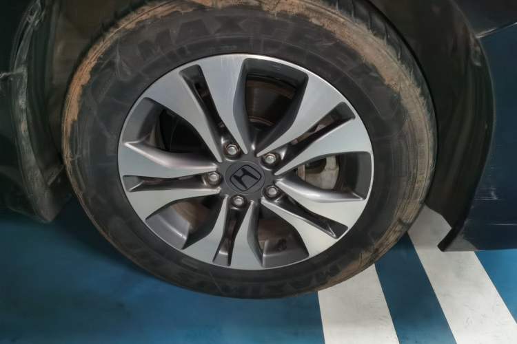 Used Honda Accord 2015 2.0L LX Comfort Edition Right Front Wheel Hub