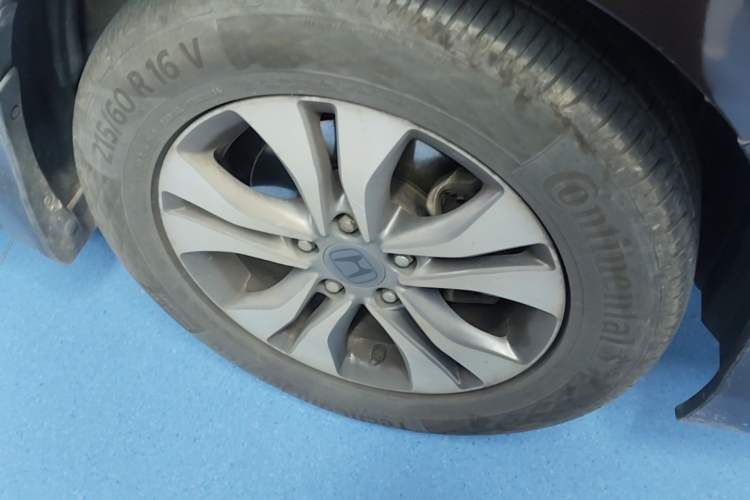 Used Honda Accord 2015 2.0L LX Comfort Edition Right Front Wheel Hub