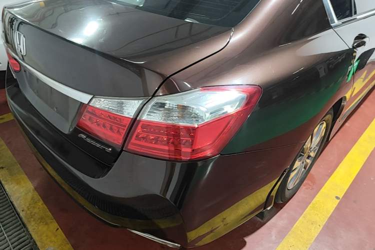 Used Honda Accord 2015 2.0L LX Comfort Edition Right Rear Taillight
