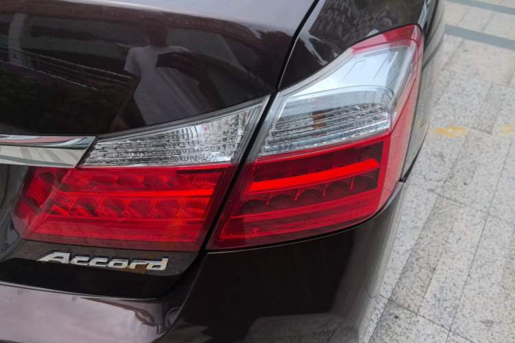 Used Honda Accord 2015 2.0L LX Comfort Edition Right Rear Taillight