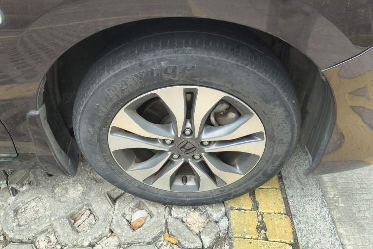Used Honda Accord 2015 2.0L LXS Elite Edition Right Front Wheel Hub