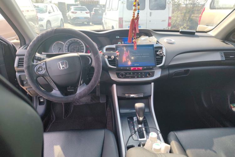 Used Honda Accord 2015 2.0L LX Comfort Edition Center Console