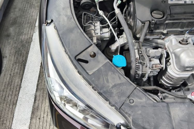 Used Honda Accord 2015 2.4L EX Luxury Edition Engine Bay Right