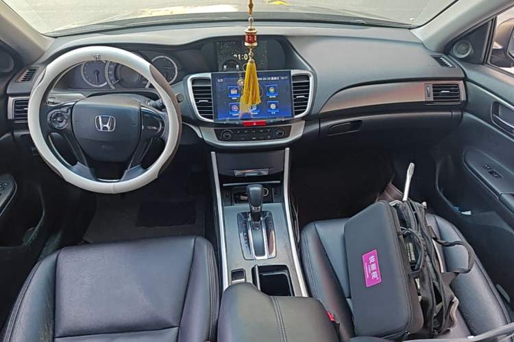 Used Honda Accord 2015 2.0L LX Comfort Edition Center Console