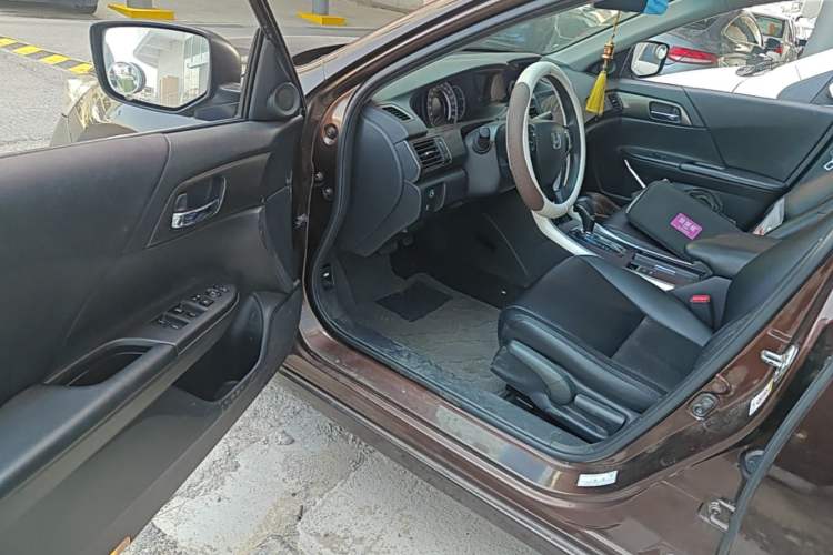 Used Honda Accord 2015 2.0L LX Comfort Edition Driver Seat