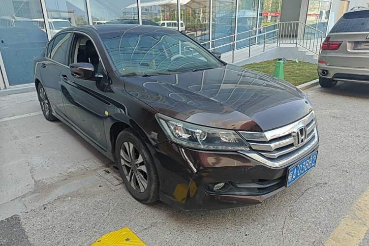 Used Honda Accord 2015 2.0L LX Comfort Edition Front Right 45 Deg