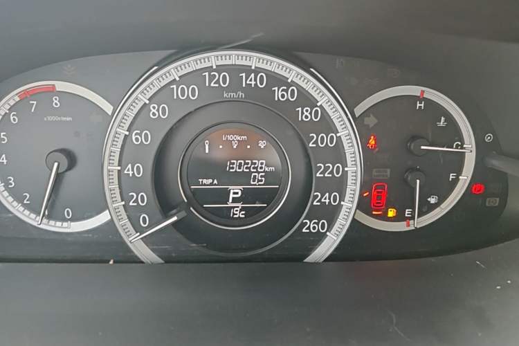Used Honda Accord 2015 2.0L LX Comfort Edition Odometer Close Up
