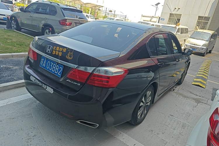 Used Honda Accord 2015 2.0L LX Comfort Edition Rear Right 45 Deg