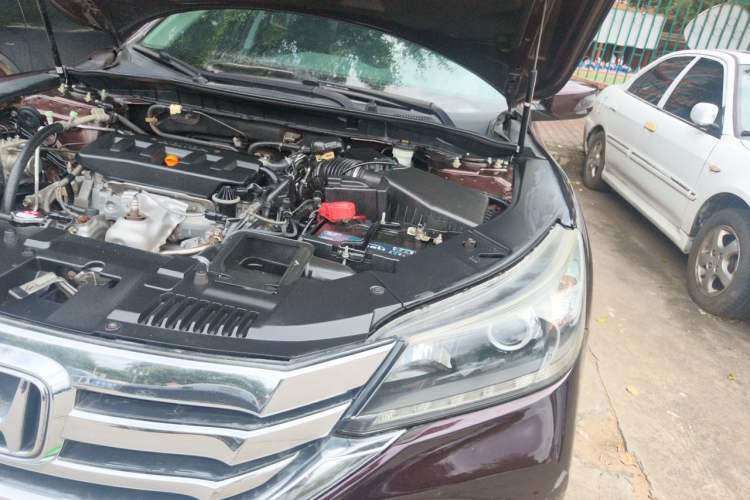 Used Honda Accord 2015 2.0L LXS Elite Edition Engine Bay Left