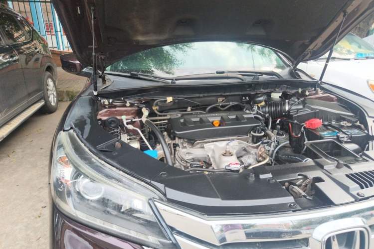 Used Honda Accord 2015 2.0L LXS Elite Edition Engine Bay Right