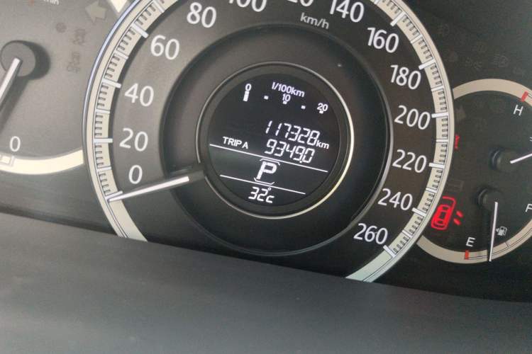 Used Honda Accord 2015 2.0L LXS Elite Edition Odometer Close Up