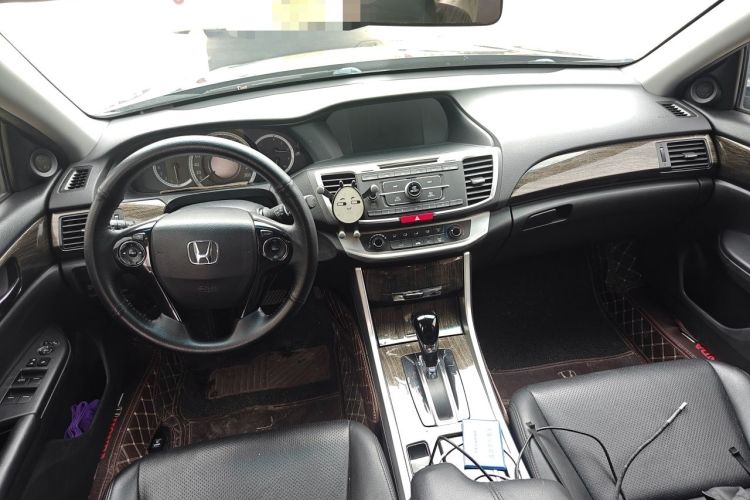 Used Honda Accord 2015 2.0L LX Comfort Edition Center Console