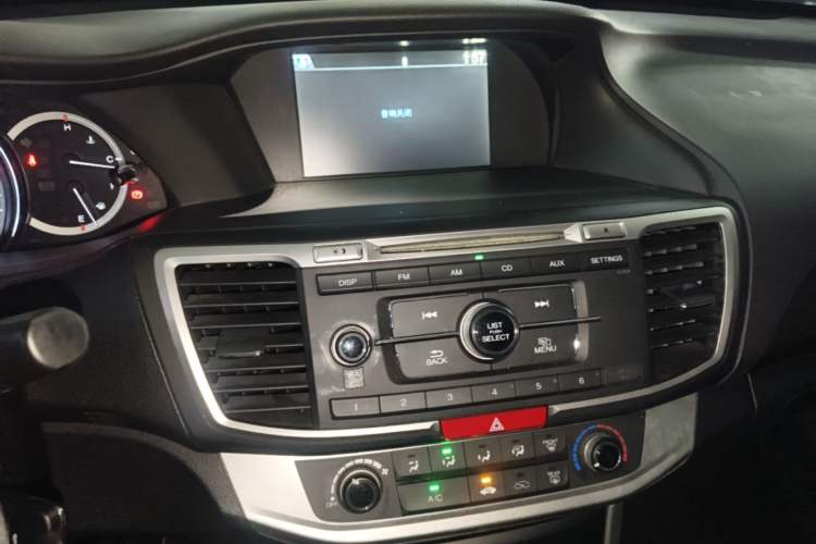 Used Honda Accord 2015 2.0L LX Comfort Edition Audio And AC Panel