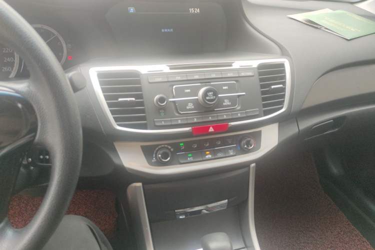 Used Honda Accord 2015 2.0L LX Comfort Edition Audio And AC Panel