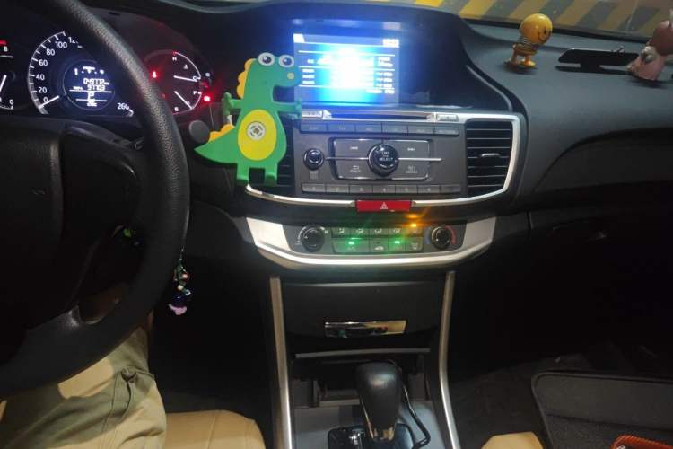 Used Honda Accord 2015 2.0L LX Comfort Edition Audio And AC Panel