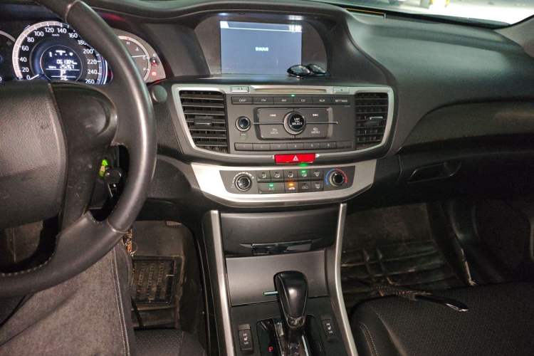 Used Honda Accord 2015 2.0L LXS Elite Edition Audio And AC Panel