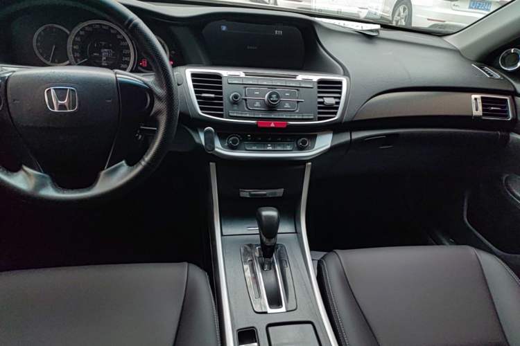 Used Honda Accord 2015 2.0L LX Comfort Edition Audio And AC Panel