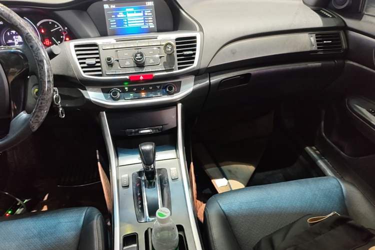 Used Honda Accord 2015 2.0L LXS Elite Edition Audio And AC Panel