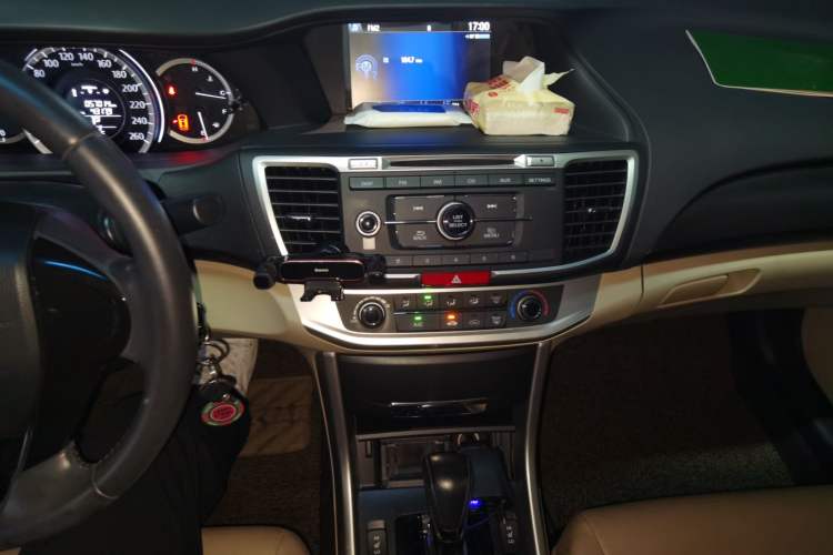 Used Honda Accord 2015 2.0L LXS Elite Edition Audio And AC Panel